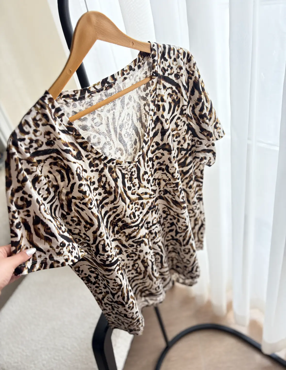 تیشرت یقه هفت گلدار